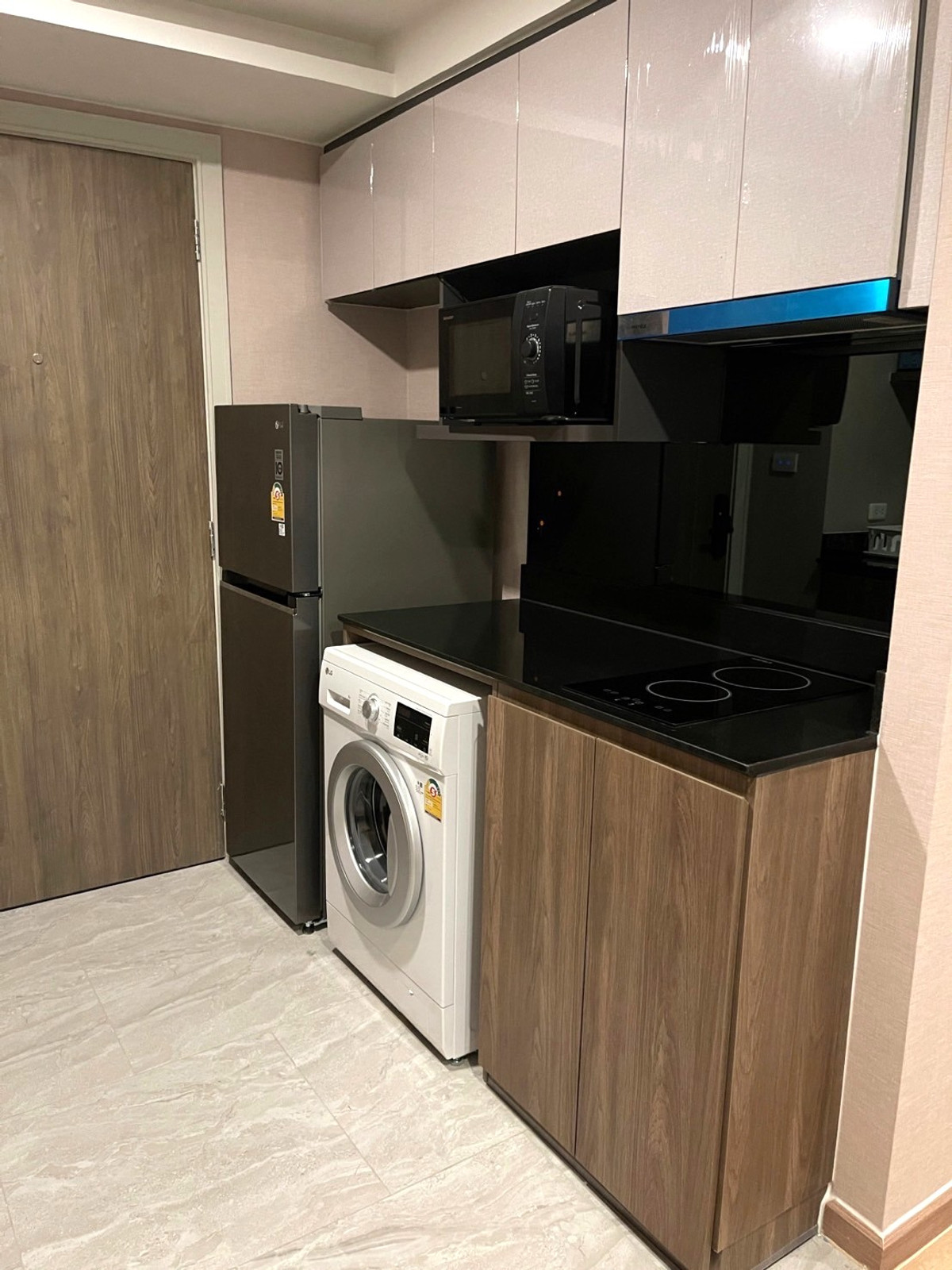 CondoRama9, Petchburi, RCA : Hot Deal! Luxury Condo in Thonglor - Ready to Move Luxury condo, complete with Lloyd, Research Center - Thonglor