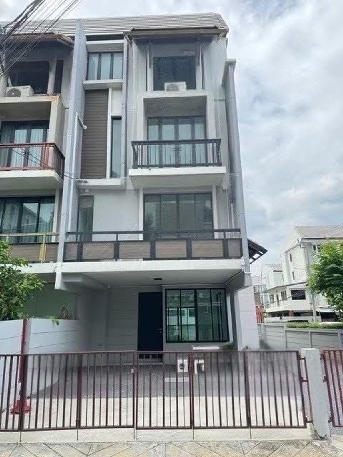 ให้เช่าโฮมออฟฟิศอ่อนนุช อุดมสุข : ให้เช่า โฮมออฟฟิศ ทาวน์โฮม อ่อนนุช 39 ถนนสุขุมวิท 77 เขตสวนหลวง กรุงเทพมหานคร ใกล้ พัฒนาการ และศรีนครินทร์