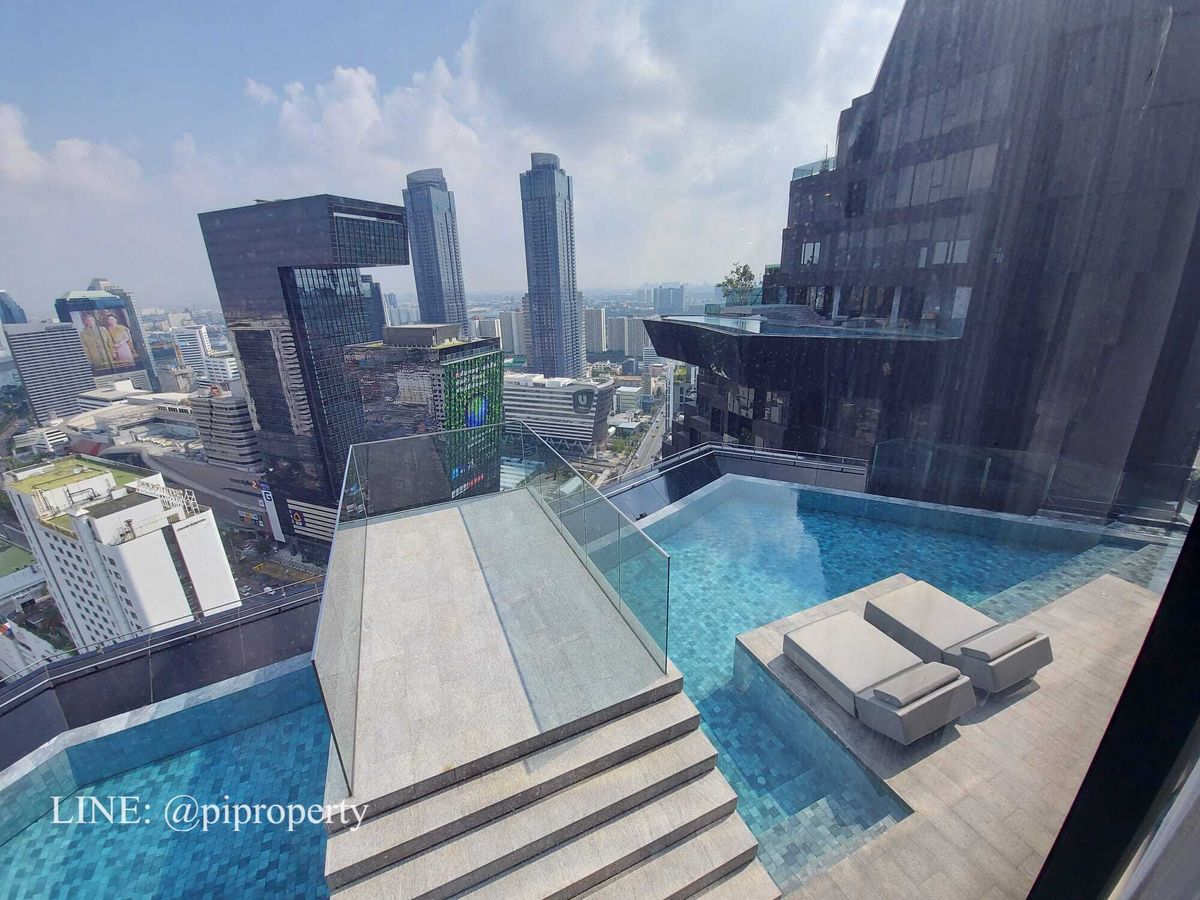 For RentCondoRama9, Petchburi, RCA : ​Experience an elevated lifestyle in this stunning corner unit at Ashton Asoke Rama 9. 