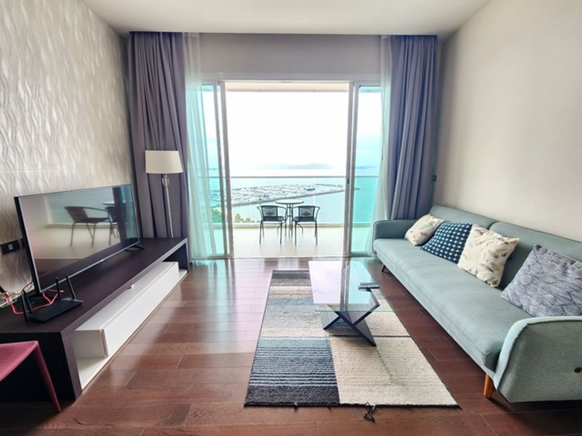 ให้เช่าคอนโดพัทยา บางแสน ชลบุรี สัตหีบ : Beachfront Living at Movenpick Residence Pattaya with Sea View
