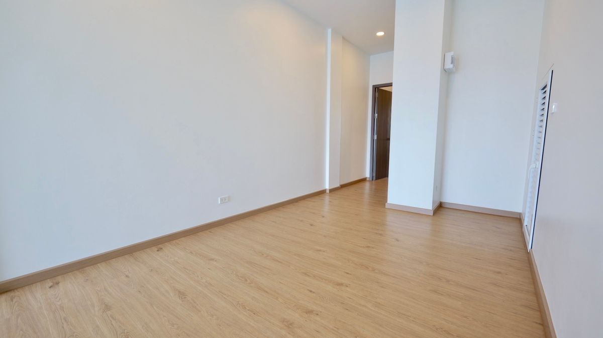 For SaleHome OfficeSamut Prakan,Samrong : 3-story home office for sale, new project, Theparak, uses premium grade materials, only 8 units, special price starts at 5.99 million baht. Open a business, buy for yourself or invest, it's worth it.