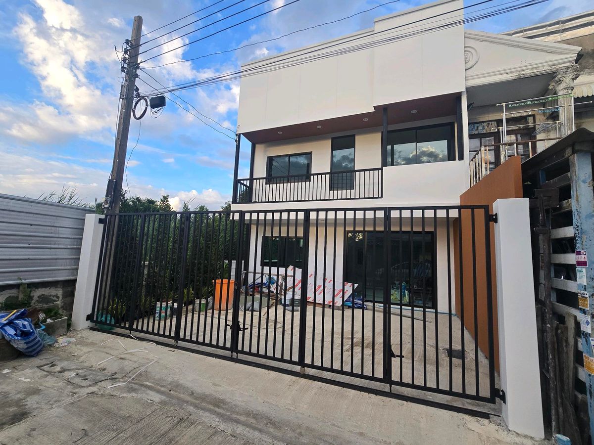 For SaleTownhomeOnnut, Udomsuk : After the corner of Bangchak, Phra Khanong Renovate, ready to be away from BTS 3 km.
