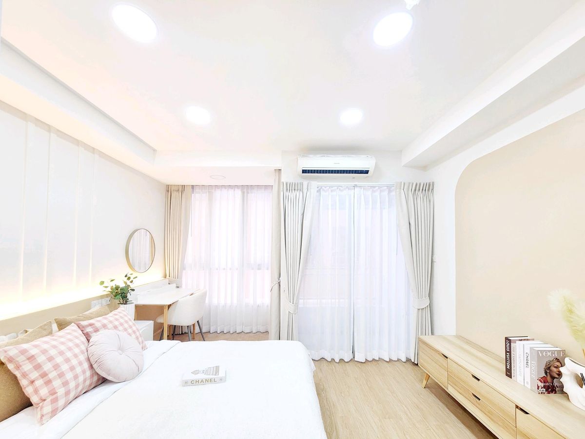 For SaleCondoRamkhamhaeng, Hua Mak : High rise condo, 19 floors, Soi Ramkhamhaeng 24, near Rajamangala Stadium, only 450 m. Live a modern life amidst convenience. Inside the project is quiet.