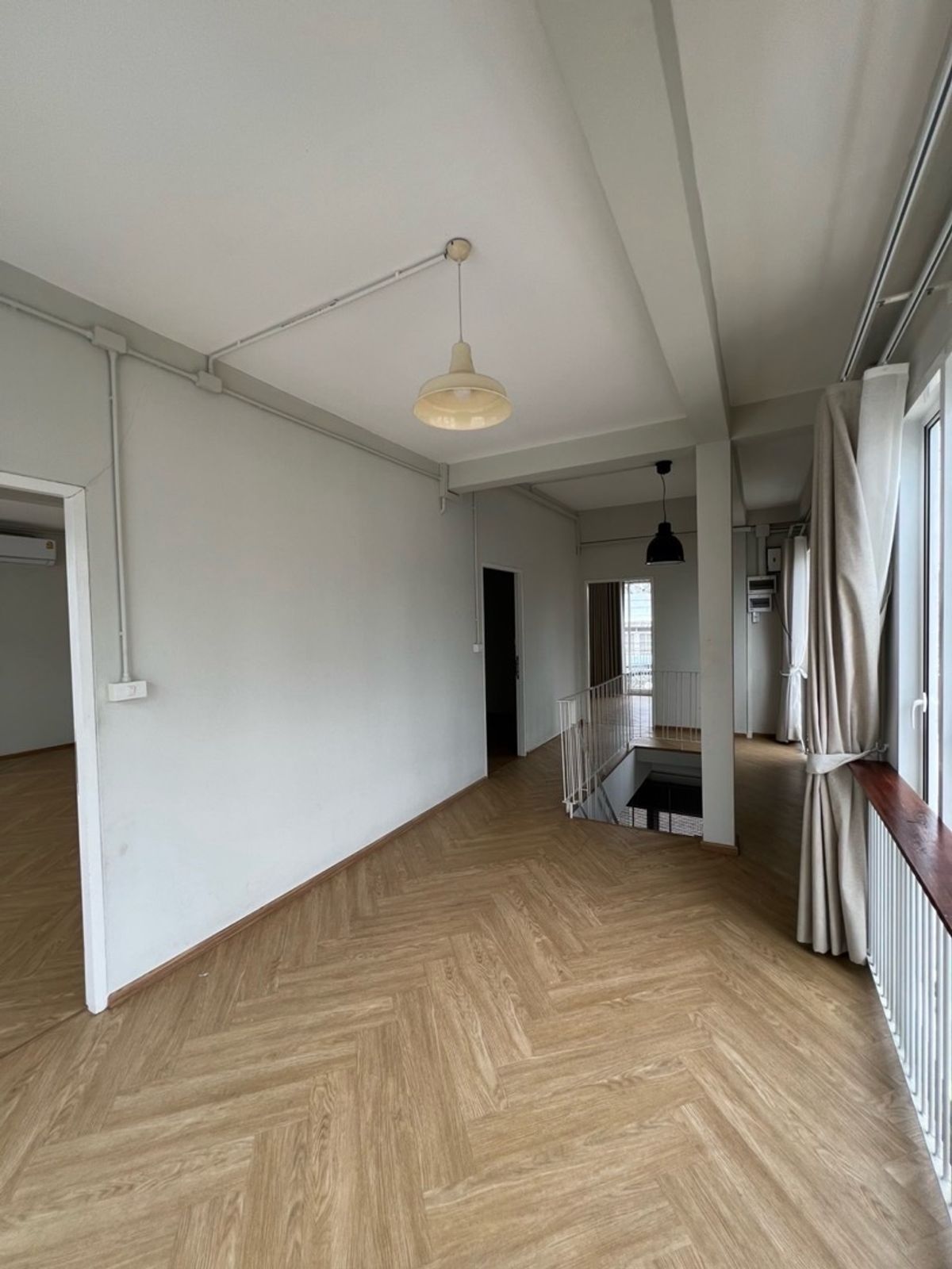 For SaleHouseRatchadapisek, Huaikwang, Suttisan : House for sale, Ratchadaphisek, MRT Sutthisan, 900 meters, old renovated house, outside the minimal style project, both home and home office. Buy for rent, keep Passive Income for a long time.