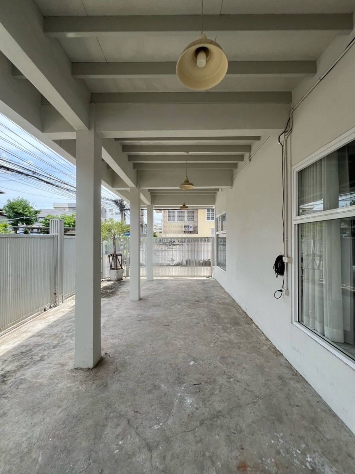 For SaleHouseRatchadapisek, Huaikwang, Suttisan : House for sale, Ratchadaphisek, MRT Sutthisan, 900 meters, old renovated house, outside the minimal style project, both home and home office. Buy for rent, keep Passive Income for a long time.