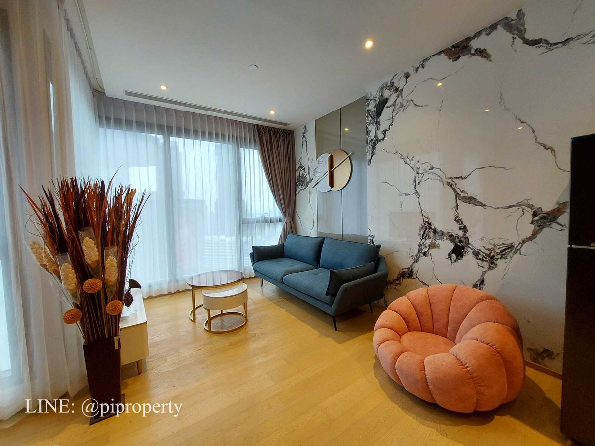 For RentCondoRama9, Petchburi, RCA : ​Experience an elevated lifestyle in this stunning corner unit at Ashton Asoke Rama 9. 