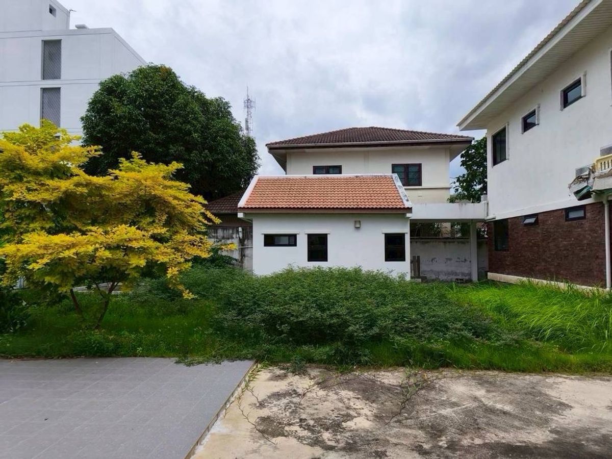 For RentRetail SpaceRama 8, Samsen, Ratchawat : Rent a Dusit house, valuable Thai-European style house, suitable for cafes, Michelin Fine Dining Spa restaurants and others.