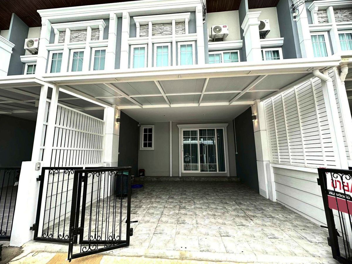 For RentTownhomeChiang Mai : Townhouse in the project Rent 24,000 baht per month. Near Luck Plaza No.5H559