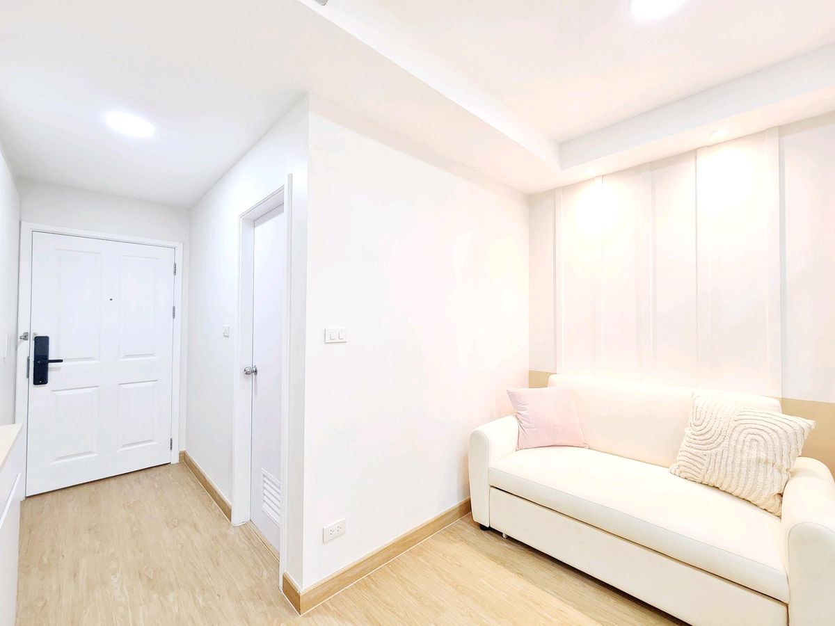 For SaleCondoRamkhamhaeng, Hua Mak : High rise condo, 19 floors, Soi Ramkhamhaeng 24, near Rajamangala Stadium, only 450 m. Live a modern life amidst convenience. Inside the project is quiet.