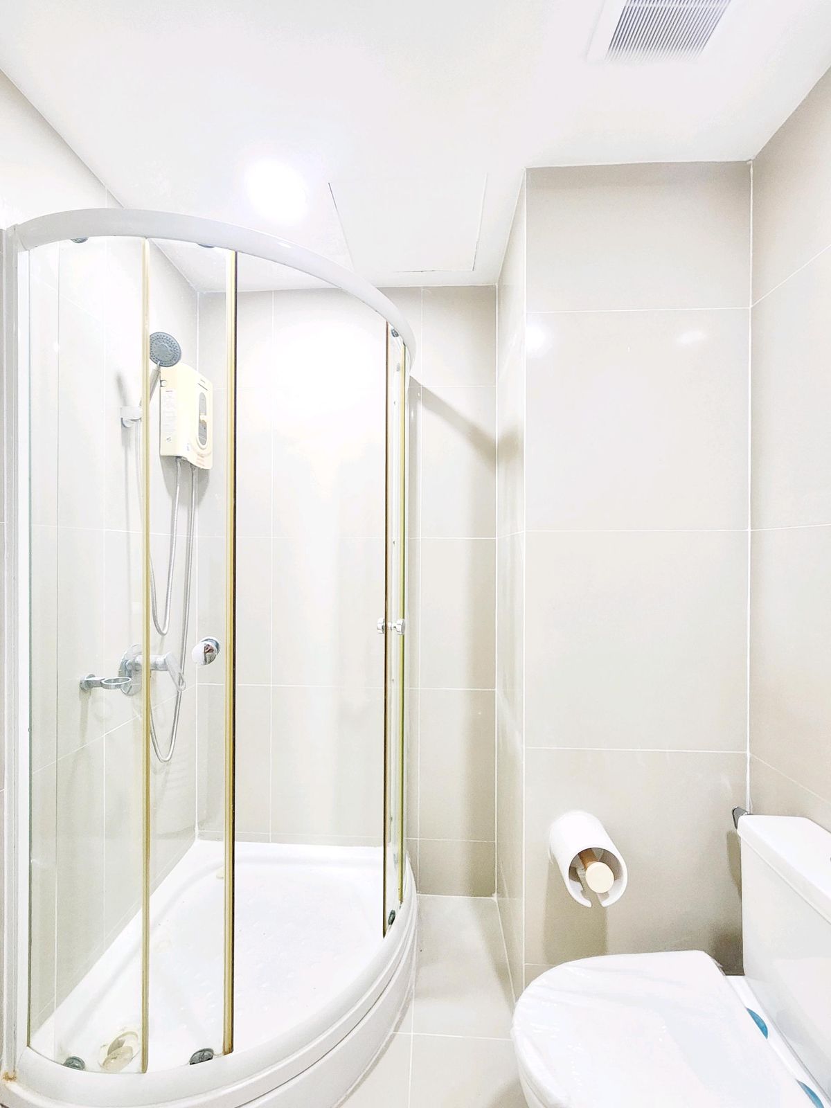 For SaleCondoRamkhamhaeng, Hua Mak : High rise condo, 19 floors, Soi Ramkhamhaeng 24, near Rajamangala Stadium, only 450 m. Live a modern life amidst convenience. Inside the project is quiet.