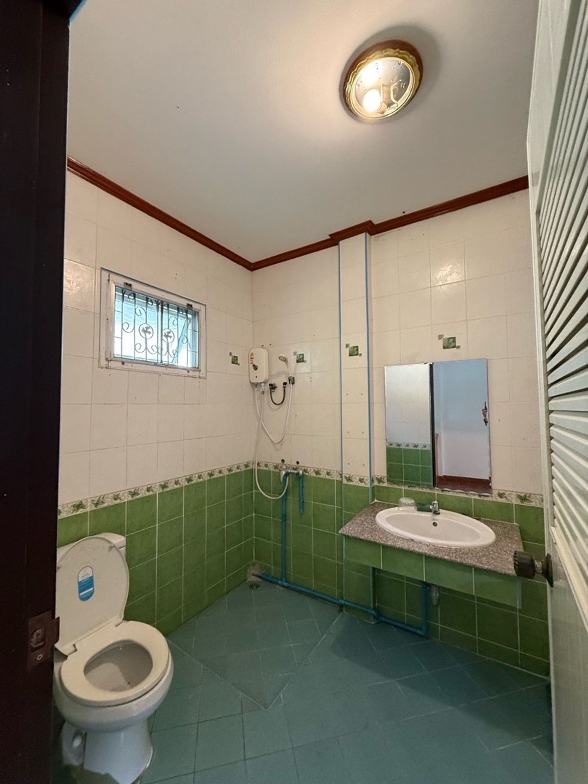 ขายกิจการโรงแรม & กิจการอพาร์ตเมนต์พัทยา บางแสน ชลบุรี สัตหีบ : ขายรีสอร์ท ตั้งอยู่บนเนื้อที่ 213 ตารางวา อยู่ในทำเล บางเสร่ พร้อมทำกิจการได้เลย ราคา 8,00,000 บาท