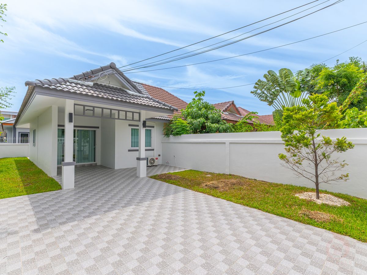 ขายพัทยา บางแสน ชลบุรี สัตหีบ : ขายบ้านแฝด 2 ห้องนอน ซอยสยามคันทรีคลับ