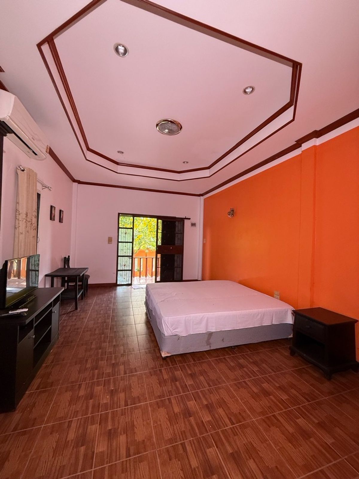 ขายกิจการโรงแรม & กิจการอพาร์ตเมนต์พัทยา บางแสน ชลบุรี สัตหีบ : ขายรีสอร์ท ตั้งอยู่บนเนื้อที่ 213 ตารางวา อยู่ในทำเล บางเสร่ พร้อมทำกิจการได้เลย ราคา 8,00,000 บาท