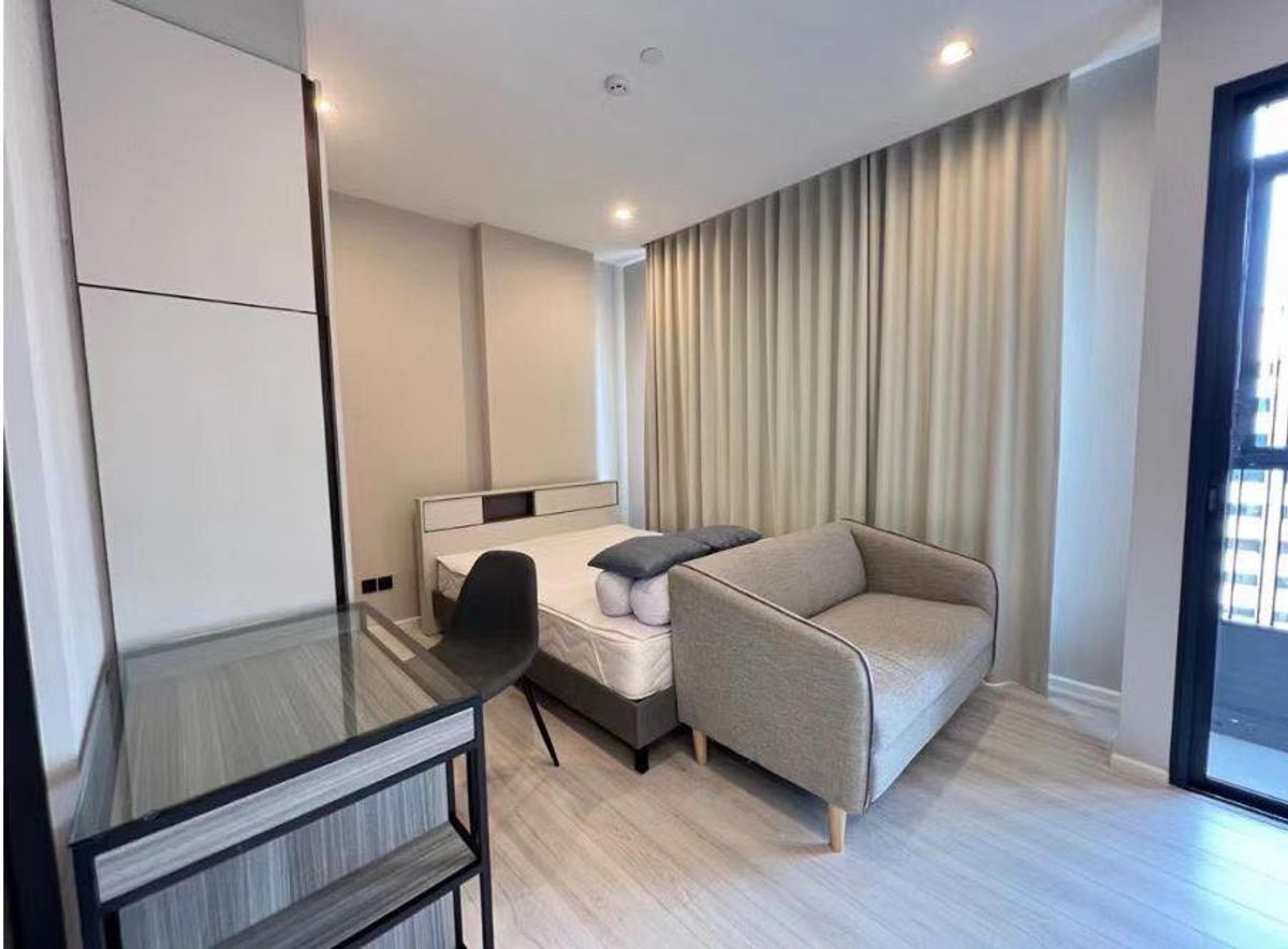 For SaleCondoRatchathewi,Phayathai : 🏙 Condo for rent, The Room, Phaya Thai, beautiful room, ready to move in. • 🌟 Furniture + Electrical appliances. Convenient to travel near BTS Phaya Thai and Airport Rail Link • 📍 Location in the middle of the city near Siam Monument and shopping areas.