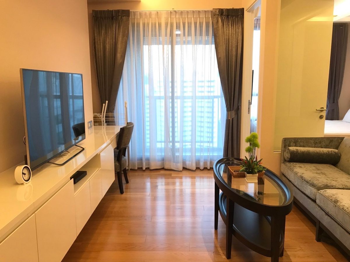ให้เช่าคอนโดสุขุมวิท อโศก ทองหล่อ : for rent  H condo sukhumvit 43 // 1b1b // 40.41 sq.m