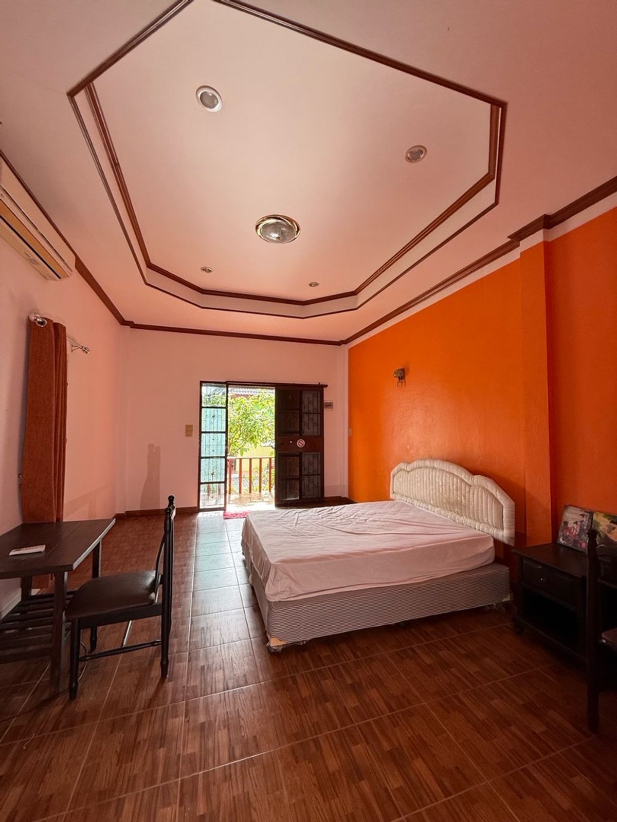 ขายกิจการโรงแรม & กิจการอพาร์ตเมนต์พัทยา บางแสน ชลบุรี สัตหีบ : ขายรีสอร์ท ตั้งอยู่บนเนื้อที่ 213 ตารางวา อยู่ในทำเล บางเสร่ พร้อมทำกิจการได้เลย ราคา 8,00,000 บาท