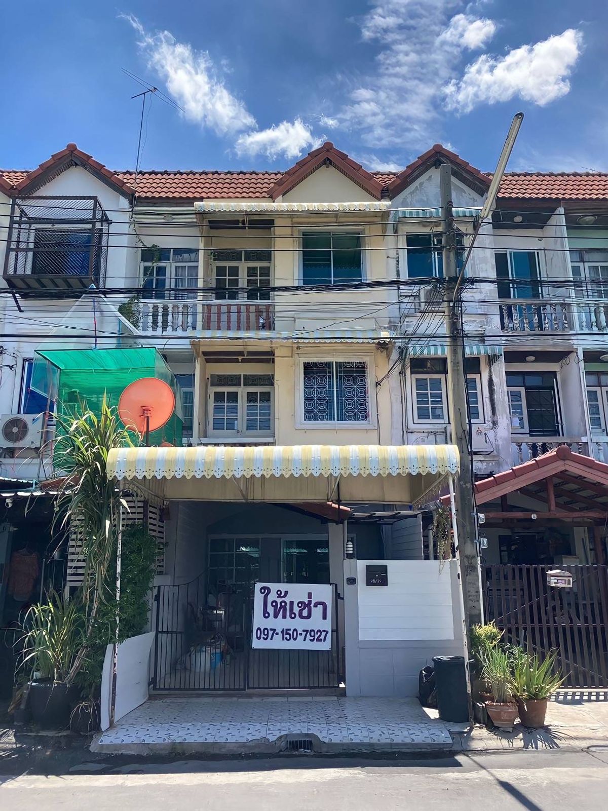 For RentTownhomeChaengwatana, Muangthong : Rent !! 3 -story townhome, 4 bedrooms, 3 bathrooms near Chaeng Watthana Government Center  Lak Si Villa Village