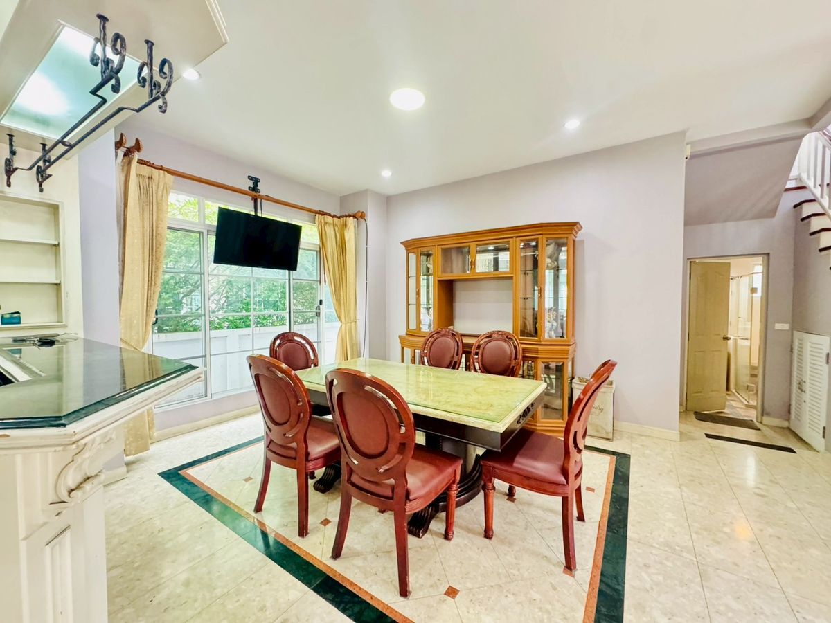 For RentHousePattanakan, Srinakarin : Single house, luxury project, good location, ready to stay immediately! Fully Furnished with free garden care and Wi-Fi service near Suan Luang Rama 9