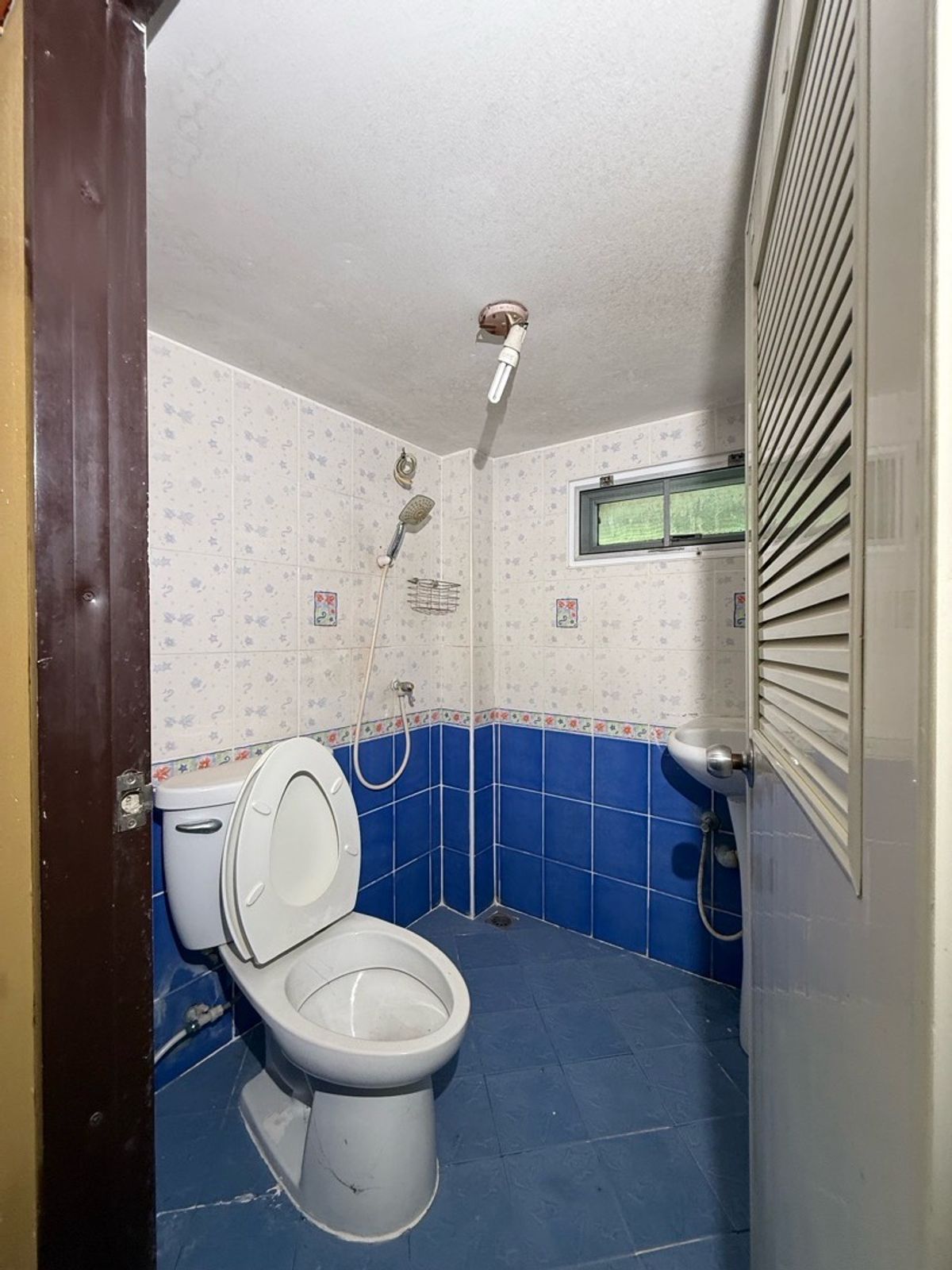 ขายกิจการโรงแรม & กิจการอพาร์ตเมนต์พัทยา บางแสน ชลบุรี สัตหีบ : ขายรีสอร์ท ตั้งอยู่บนเนื้อที่ 213 ตารางวา อยู่ในทำเล บางเสร่ พร้อมทำกิจการได้เลย ราคา 8,00,000 บาท