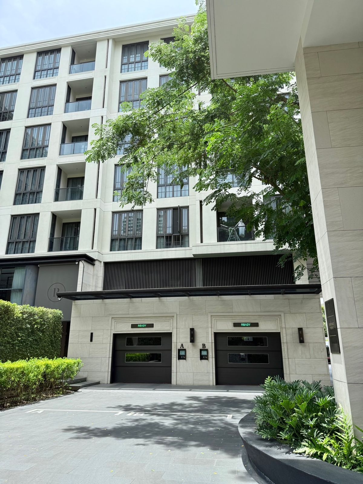 For SaleCondoSukhumvit, Asoke, Thonglor : The most premium location in the heart of Sukhumvit A Low -Rise Condominium Soi Sukhumvit 61, just a few steps to BTS Ekkamai * Rare Item - There are a few rooms in the project that has a garden view. And the natural light is full, quiet