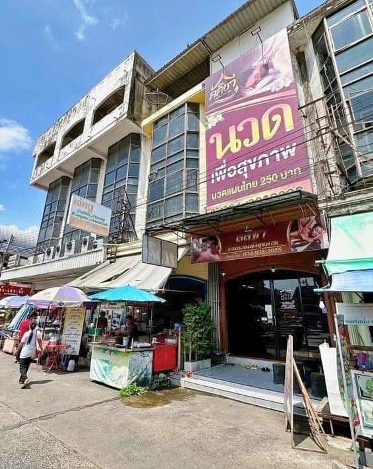 เซ้งร้านค้า/ตลาดนัดฉะเชิงเทรา : เซ้งร้านนวด ฉะเชิงเทรา อยู่ในบขส. สถานนีขนส่ง รายได้กว่า 80,000 บต่อเดือน มีใบอนุญาติประกอบกิจการ