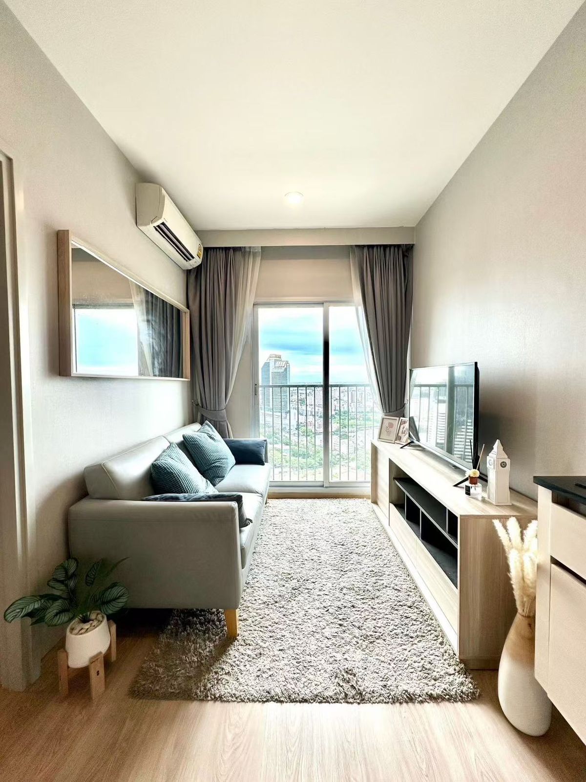 ให้เช่าคอนโดรัชดา ห้วยขวาง : Noble Revolve Ratchada 1 26sqm condo for rent!