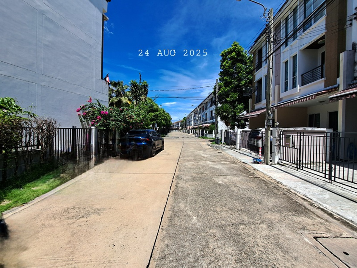 For SaleTownhomeEakachai, Bang Bon : 3-story townhome for sale, Ban Klang Mueang Sathorn Project-Taksin 2 Essence near BTS Wutthakat