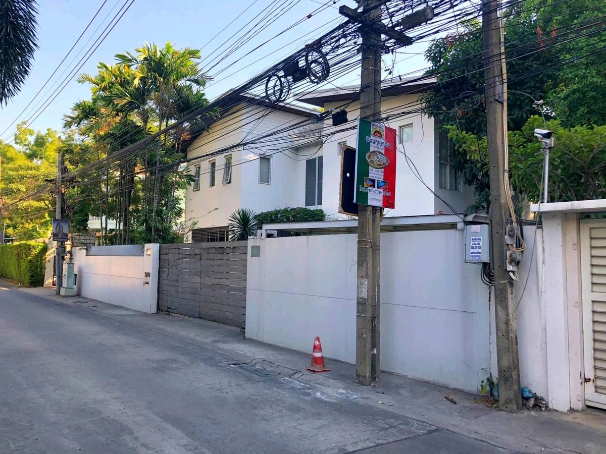 ให้เช่าบ้านสะพานควาย จตุจักร : ให้เช่าบ้านเดี่ยว 2 ชั้น ใกล้เซ็นทรัลลาดพร้าว ใกล้การบินไทย *ไม่มีเฟอร์!