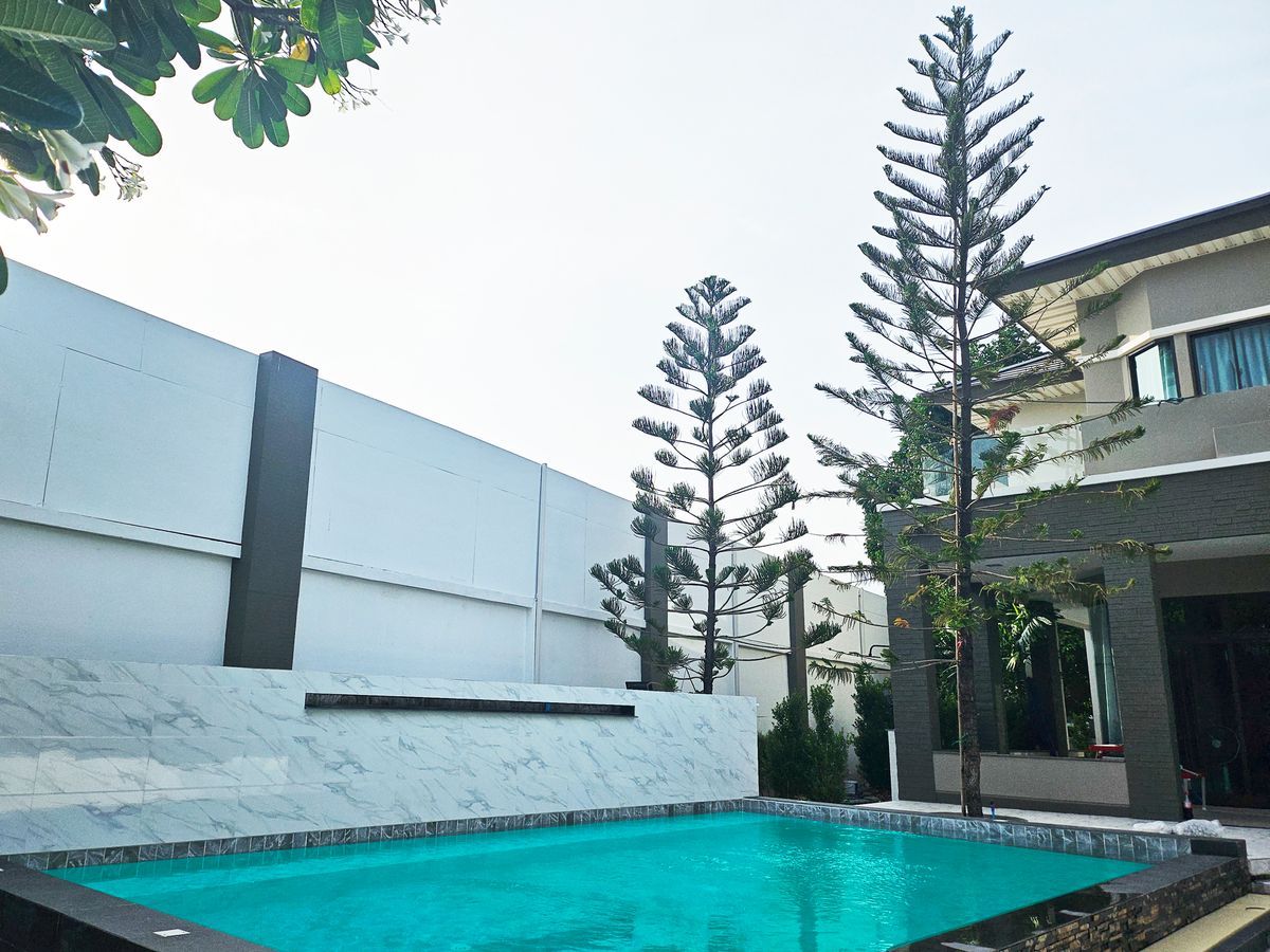 ขายบ้านลาดกระบัง สุวรรณภูมิ : 💎 ขายบ้านหรูหลังริมพร้อมสระว่ายน้ำส่วนตัว โครงการ Perfect Masterpiece สุขุมวิท 77 พื้นที่กว้าง 209 ตร.ว. ใช้สอย 836 ตร.ม. เพียง 16 หลังใน Private Zone ใกล้สนามบินสุวรรณภูมิ และ Airport Link ลาดกระบัง