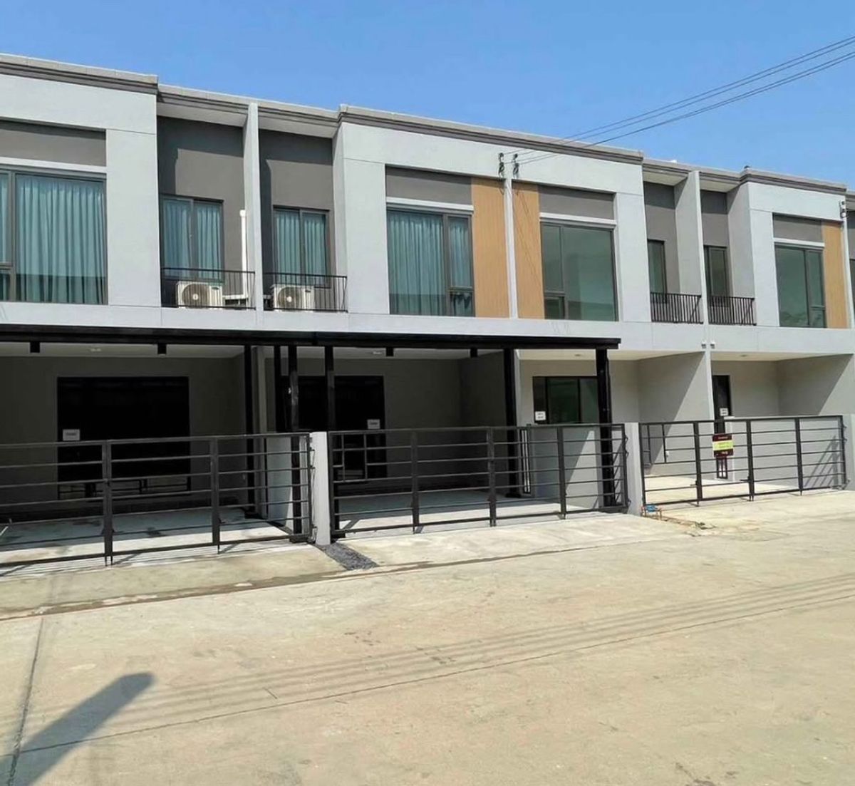 For RentTownhomeBangna, Bearing, Lasalle : Rent a Townhome, Phlino, Sukhumvit, Bangna 2, ready to live. Cute prices can raise animals.