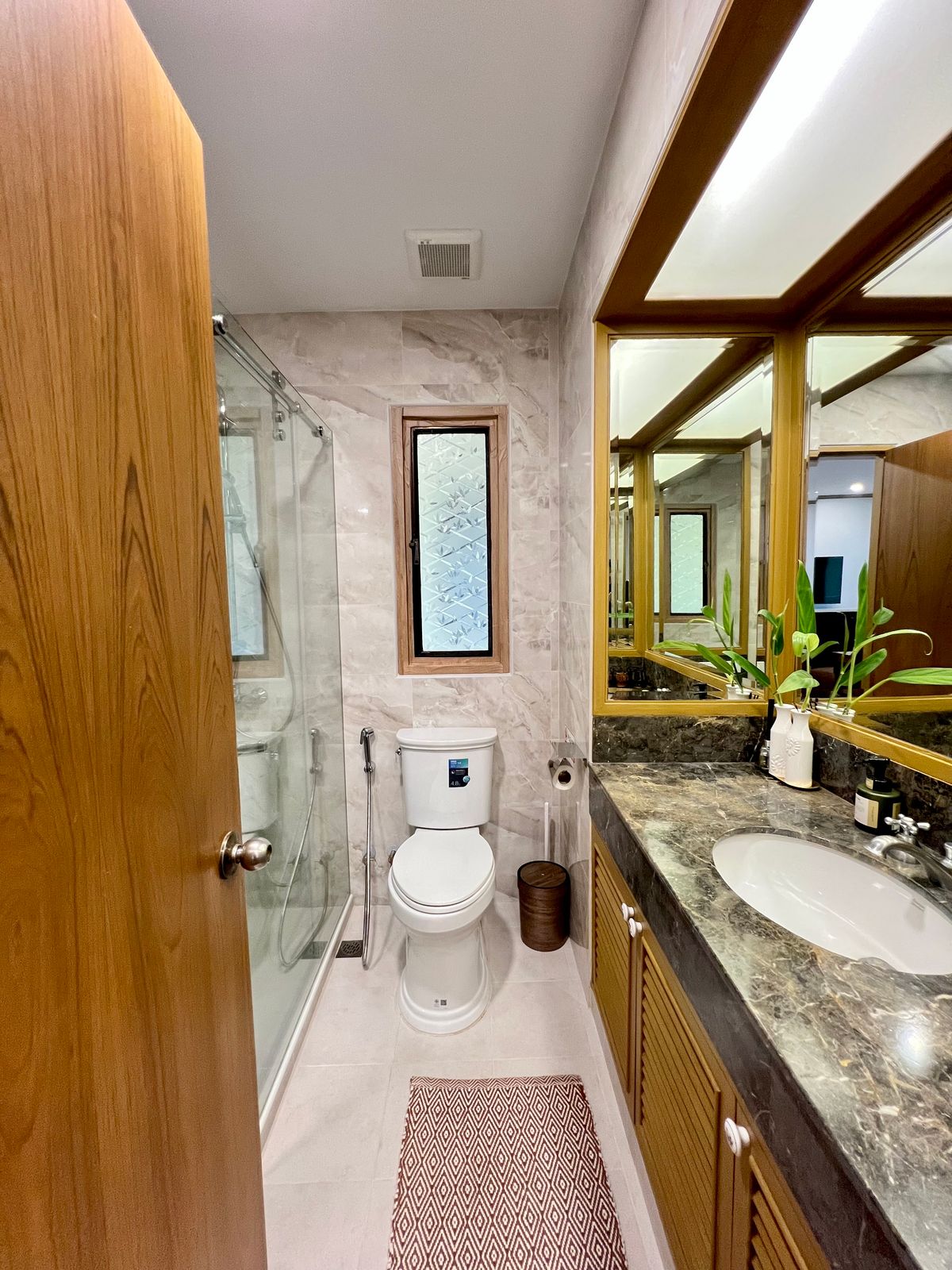 ให้เช่าคอนโดวงเวียนใหญ่ เจริญนคร : *ให้เช่าคอนโด Baan Chao Praya 38,000 บาท 1ห้องนอน 67ตรม. BTSคลองสาน (400 เมตร) BTSเจริญนคร (800 เมตร) BTSสะพานตากสิน (1.7 กม.) BTSกรุงธนบุรี (1.7 กม.) ใกล้ สาทร บางรัก สีลม พระราม3 จุฬาลงกรณ์ เยาวราช สามย่าน iconsiam