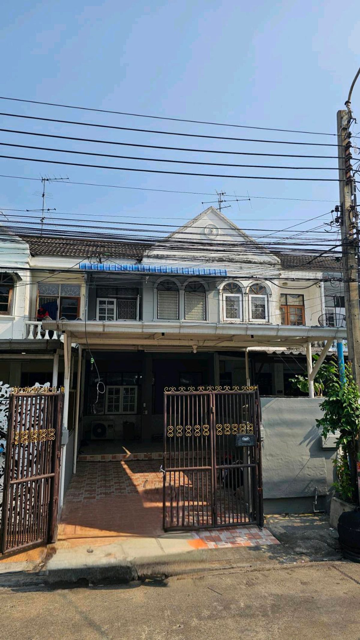ให้เช่าโฮมออฟฟิศอ่อนนุช อุดมสุข : #ให้เช่าทาวน์เฮ้าส์ 2 ชั้น ใกล้ถนนสุขุมวิท
✅ เหมาะสำหรับทำ home office หรือประกอบธุรกิจออนไลน์ทุกประเภท
✅ อนุญาตให้จดทะเบียนบริษัทได้