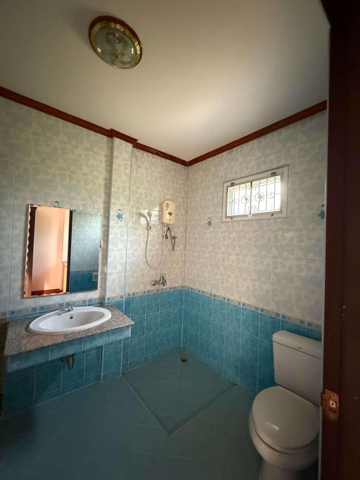 ขายกิจการโรงแรม & กิจการอพาร์ตเมนต์พัทยา บางแสน ชลบุรี สัตหีบ : ขายรีสอร์ท ตั้งอยู่บนเนื้อที่ 213 ตารางวา อยู่ในทำเล บางเสร่ พร้อมทำกิจการได้เลย ราคา 8,00,000 บาท