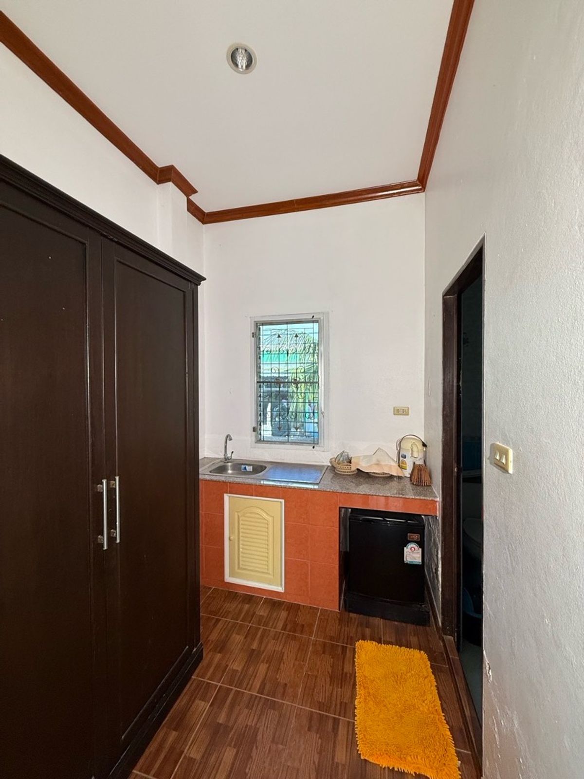 ขายกิจการโรงแรม & กิจการอพาร์ตเมนต์พัทยา บางแสน ชลบุรี สัตหีบ : ขายรีสอร์ท ตั้งอยู่บนเนื้อที่ 213 ตารางวา อยู่ในทำเล บางเสร่ พร้อมทำกิจการได้เลย ราคา 8,00,000 บาท