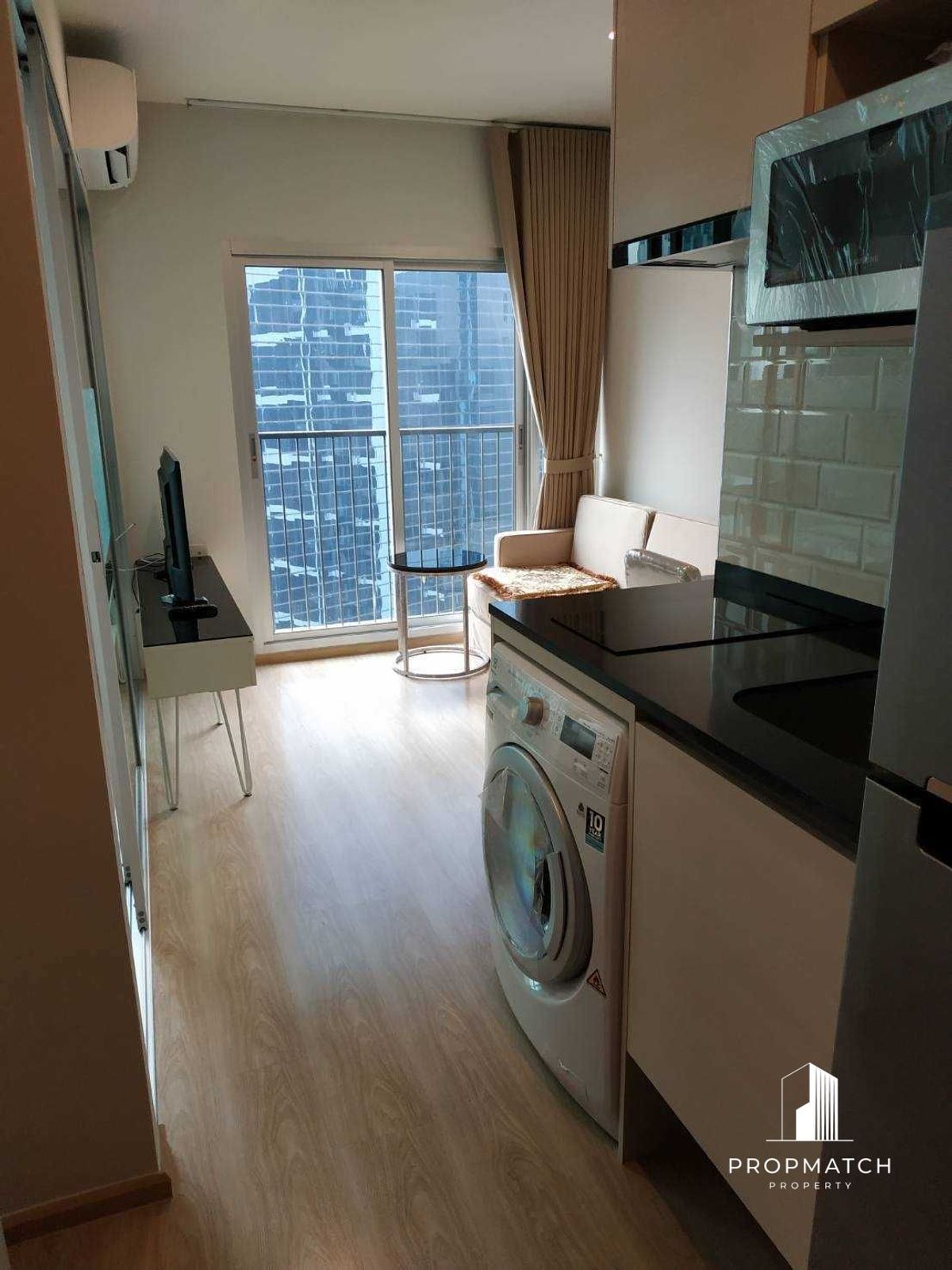 ให้เช่าคอนโดรัชดา ห้วยขวาง : ✨Flash Deal ✨Noble Revolve Ratchada 2( 1Bed 1Bath 26SQM.) แต่งครบพร้อมอยู่ !! เพียง 15,000บาทต่อเดือน Tel.0981315848 @propmatch