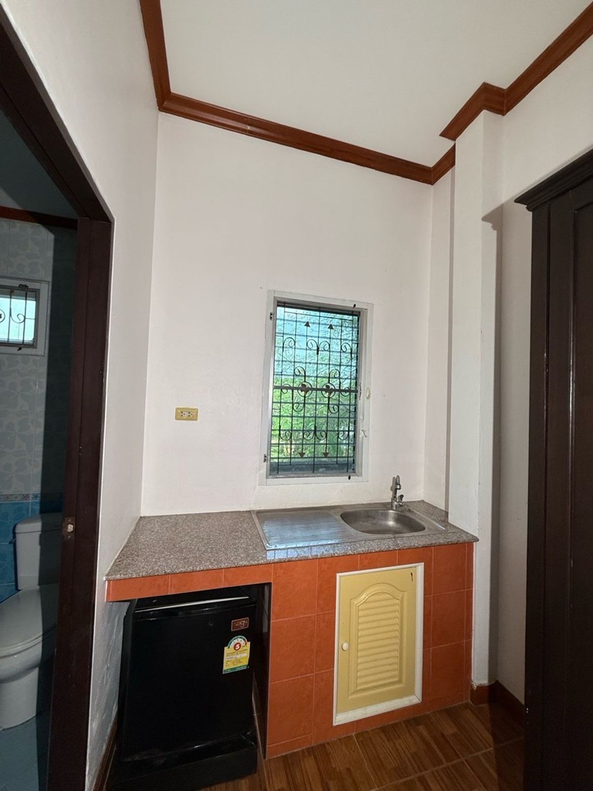 ขายกิจการโรงแรม & กิจการอพาร์ตเมนต์พัทยา บางแสน ชลบุรี สัตหีบ : ขายรีสอร์ท ตั้งอยู่บนเนื้อที่ 213 ตารางวา อยู่ในทำเล บางเสร่ พร้อมทำกิจการได้เลย ราคา 8,00,000 บาท