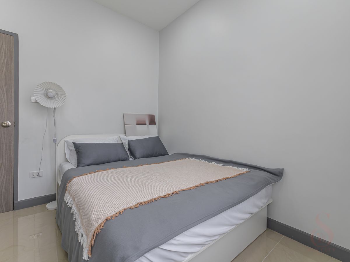 ขายพัทยา บางแสน ชลบุรี สัตหีบ : ขายบ้านแฝด 2 ห้องนอน ซอยสยามคันทรีคลับ