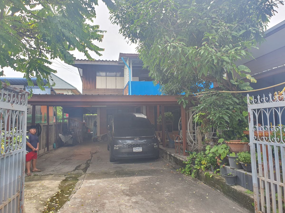 For SaleHouseNawamin, Ramindra : Land for sale with single house, Nawamin 69, intersection 5, good condition, price