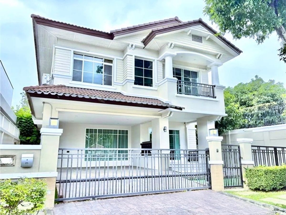 For RentHouseThaphra, Talat Phlu, Wutthakat : Luxury 2-story house for rent on the main road Nantawan 72sq.wa. 282 s. m Sathorn-Ratchapruek BTS Ba