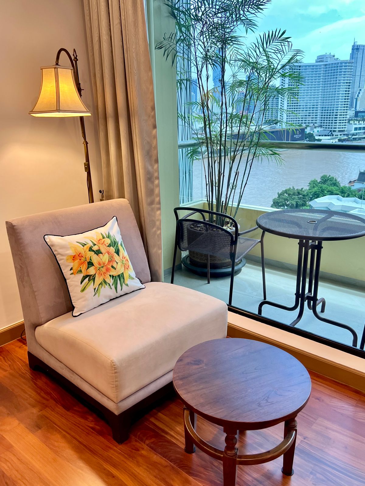 For RentCondoWongwianyai, Charoennakor : Baan Chao Praya Condo for rent, 38,000baht, 1bedroom, 67sqm., BTS Khlong San (400 m), BTS Charoen Nakhon (800 m), BTS Saphan Taksin (1.7 km), BTS Krung Thonburi (1.7 km). Near Sathorn, Bang Rak, Silom, Rama 3, Chulalongkorn, Yaowarat, Samyan, and Iconsiam