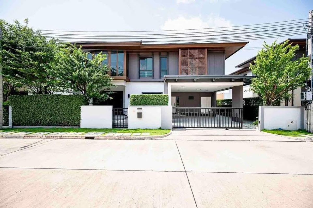 ขายบ้านพัฒนาการ ศรีนครินทร์ : บ้านเดี่ยว 2 ชั้น ตกแต่งสวยพร้อมอยู่ Burasiri พัฒนาการ