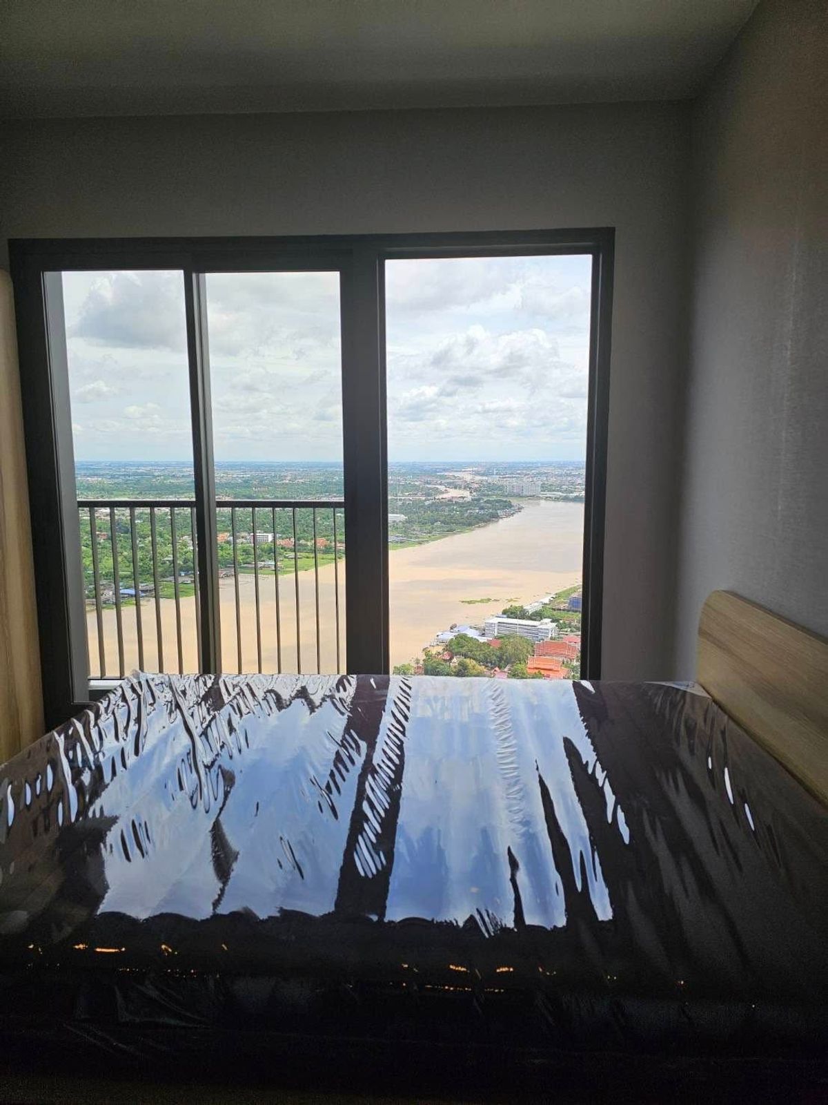 For RentCondoRattanathibet, Sanambinna : Rent RR813 The Politan Aqua. Beautiful room, full furniture near the MRT Phra Nang Klao.