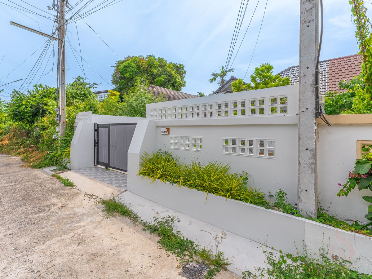 ขายพัทยา บางแสน ชลบุรี สัตหีบ : ขายบ้านแฝด 2 ห้องนอน ซอยสยามคันทรีคลับ