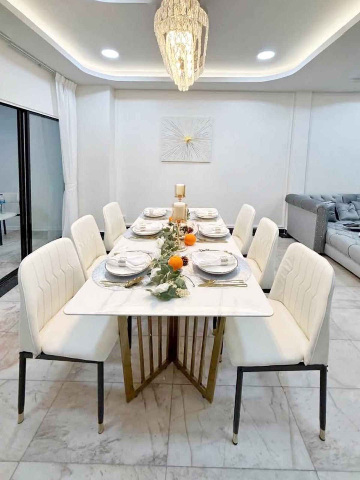 ให้เช่าทาวน์โฮมพระราม 9 เพชรบุรีตัดใหม่ RCA : บ้านเดี่ยว 6 ห้องนอน ใจกลางพระราม 9 ให้เช่า 130,000 บาท/เดือน Spacious 6-Bedroom Townhouse in Rama 9 – Rent Now for 130,000 THB/month!