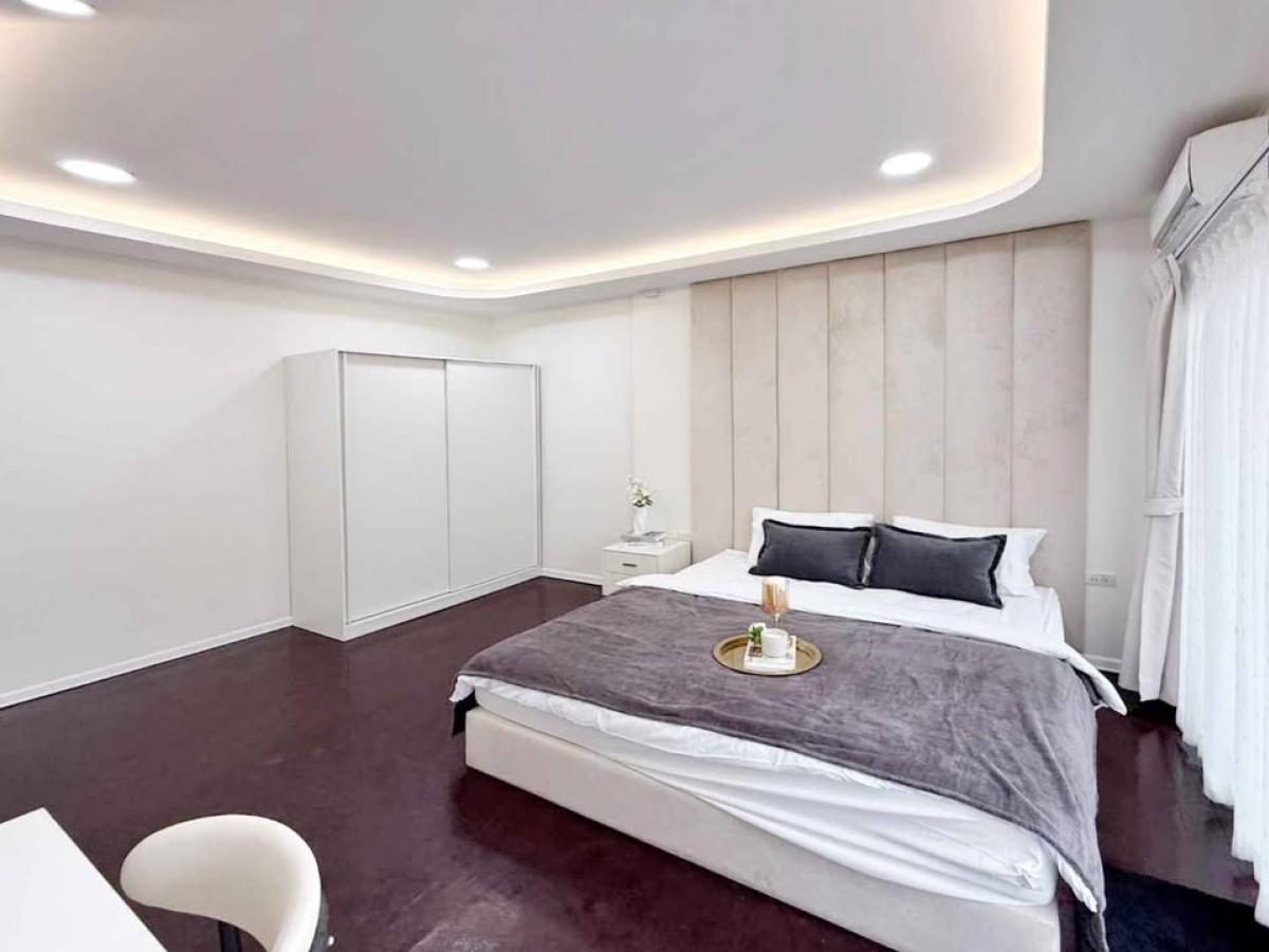 ให้เช่าทาวน์โฮมพระราม 9 เพชรบุรีตัดใหม่ RCA : บ้านเดี่ยว 6 ห้องนอน ใจกลางพระราม 9 ให้เช่า 130,000 บาท/เดือน Spacious 6-Bedroom Townhouse in Rama 9 – Rent Now for 130,000 THB/month!