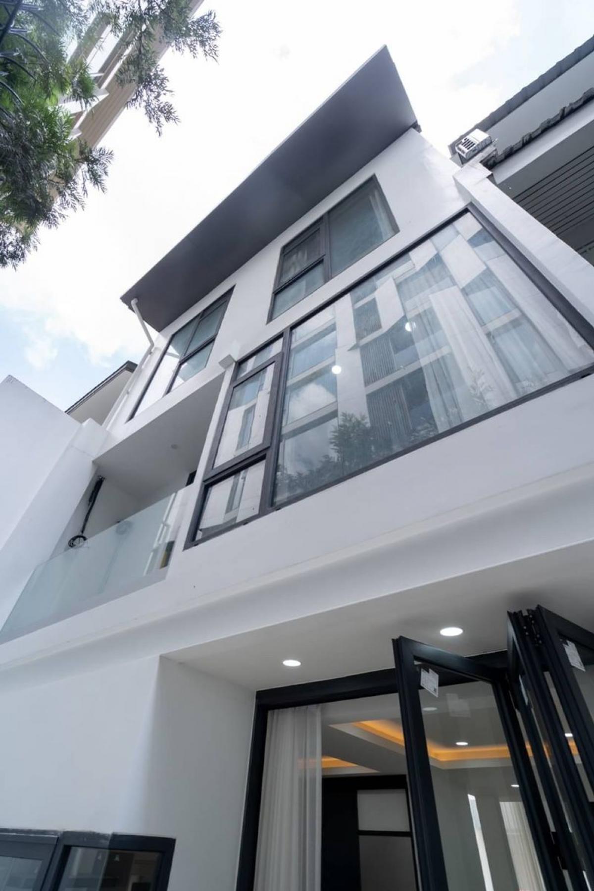 ขายทาวน์โฮมสุขุมวิท อโศก ทองหล่อ : 28/02/2026, Luxury 4 Bed Townhouse ใจกลางสุขุมวิท 15 พร้อมพื้นที่กว้าง 250 ตรม ราคาพิเศษ 29.9 ล้าน!