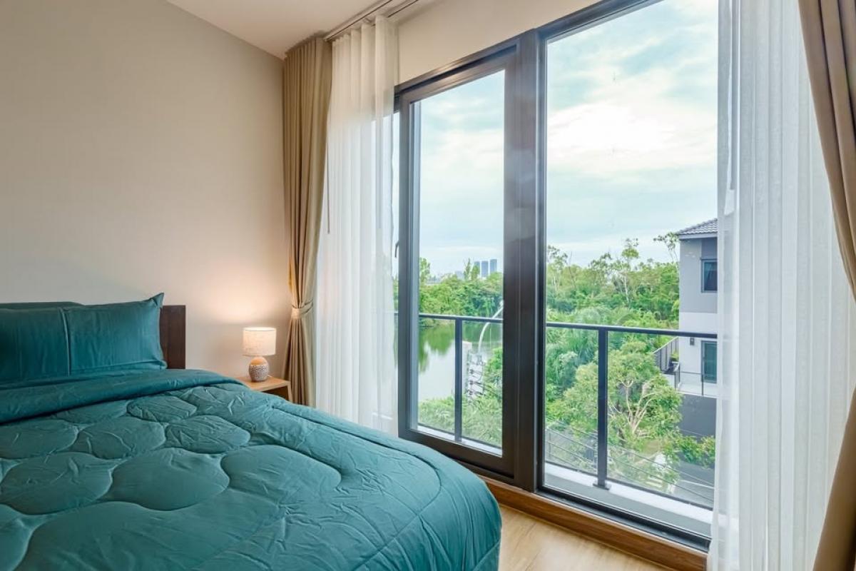 ให้เช่าบางนา แบริ่ง ลาซาล : 28/02/2026, Baan Klang Muang The Edition Bangna บ้านหรู 4 ห้องนอน 5 ห้องน้ำ ใจกลางบางนา พร้อมพักผ่อนและลงทุน เช่าราคาเพียง 110,000 บาท/เดือน ใกล้ทางด่วนและแหล่งช็อปปิ้ง