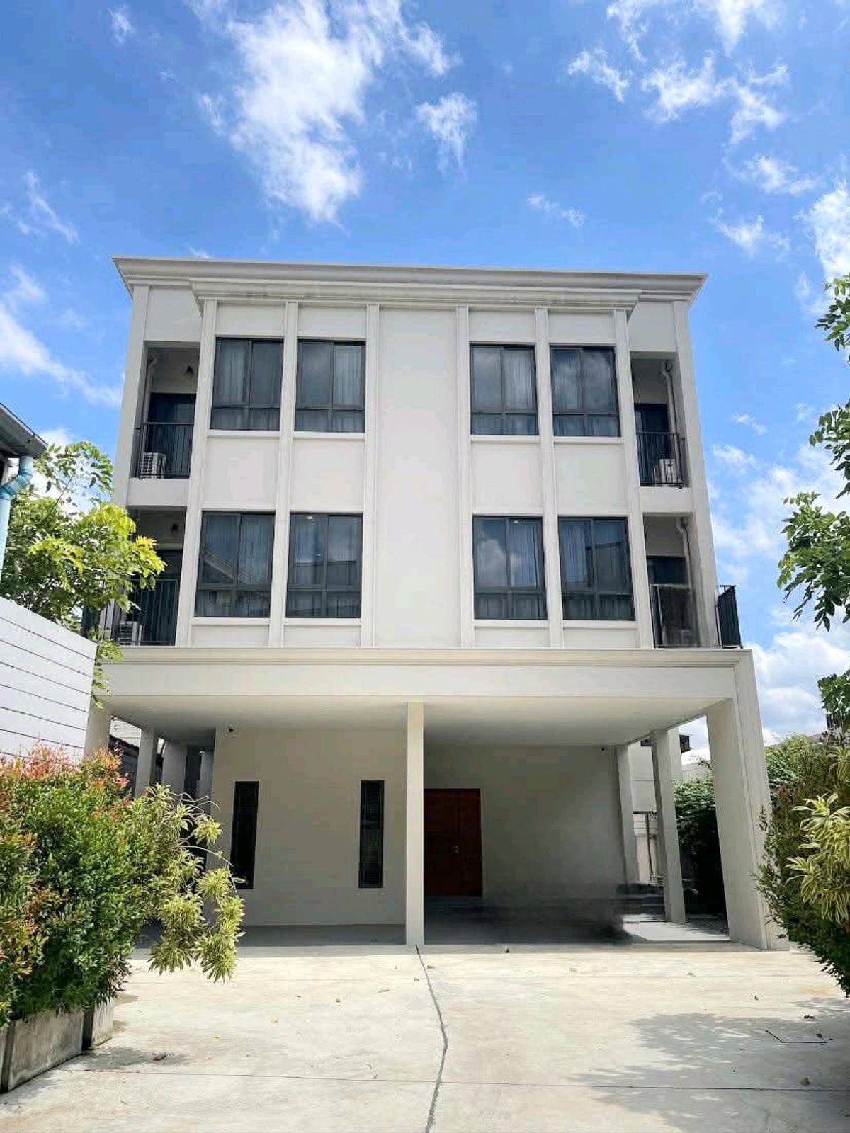 For RentHouseYaowarat, Banglamphu : 🌜🌟🌛 3 -story luxury detached house - Location in the heart of Ratchadamnoen Rattanakosin 
 
 Near Dio Siam, Sanam Luang and Khao San Road