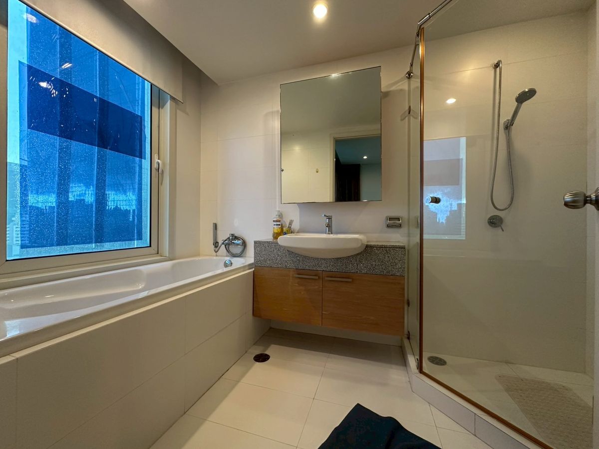 ขายคอนโดวิทยุ ชิดลม หลังสวน : For sale Manhattan Chidlom 120,xxx per sq.m! 2 bedroom fully furnished on high floor near Central Chidlom