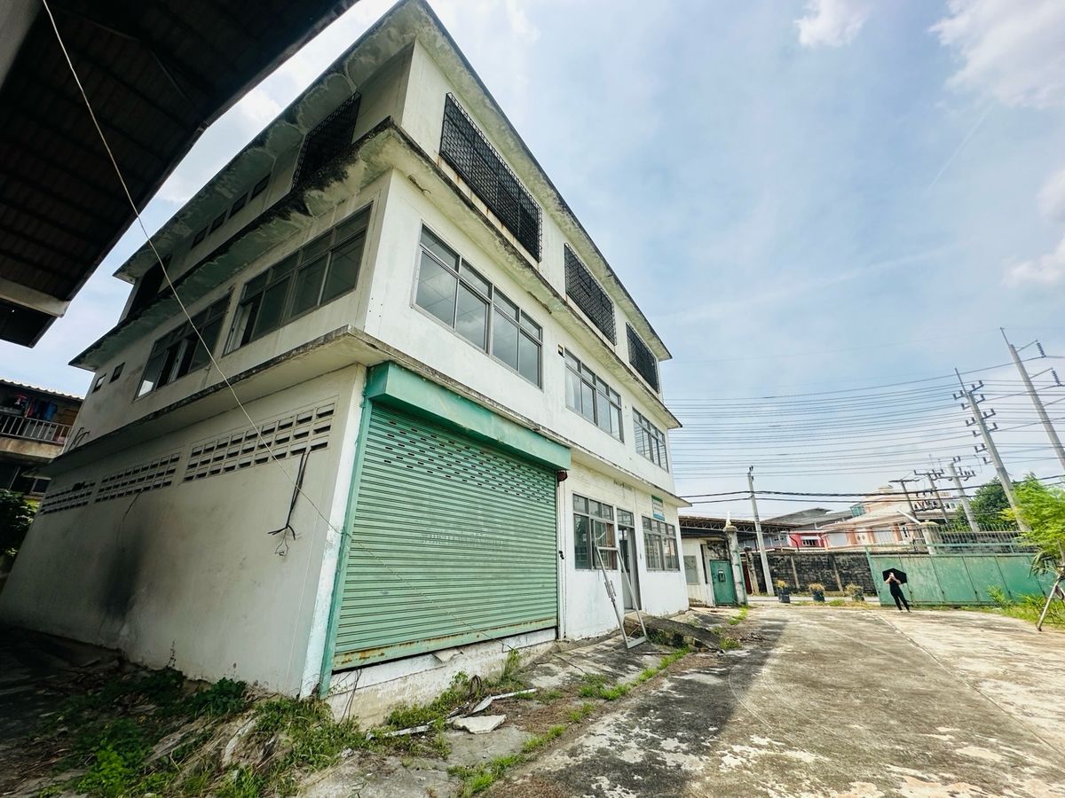 ขายโรงงานมหาชัย สมุทรสาคร : ขายโรงงาน 2 หลัง พร้อมสำนักงาน 3 ชั้น เนื้อที่ 2-3-82 ไร่ ซ.สุขาภิบาล 2 ถ.พุทธมณฑลสาย 4 ต.อ้อมน้อย อ.กระทุ่มแบน จ.สมุทรสาคร